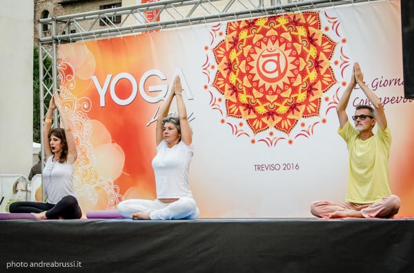 andreabrussi.it - yoga day tv 2016 laura melchiori